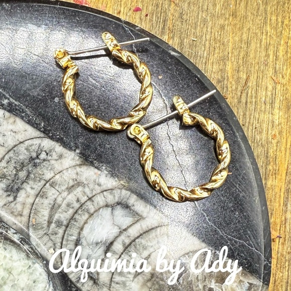 Super dainty gold mini twisted hoop earrings - Picture 1 of 1